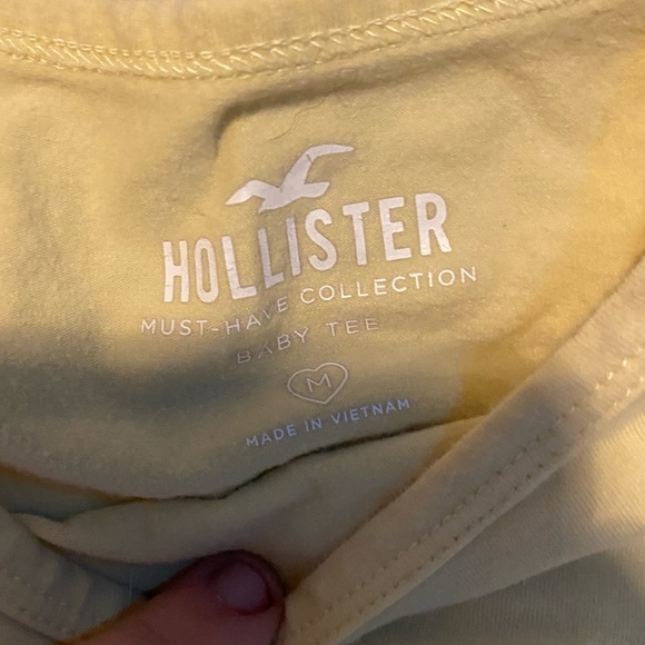 Yellow hollister tie shirt - Picture 2 of 2